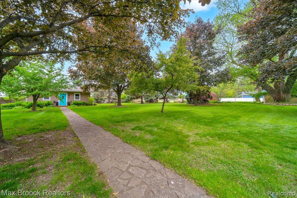 710 HARTLAND Drive, Troy, MI 48083 — Photo 33