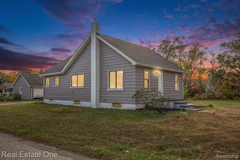 5251 Pontiac Lake Road, Waterford, MI 48327 — Photo 2