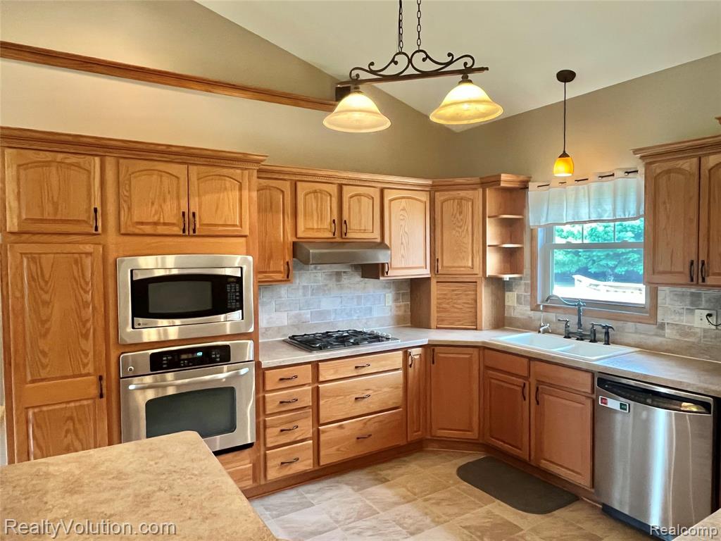 5885 Skyview Drive, Imlay City, MI 48444 — Photo 9