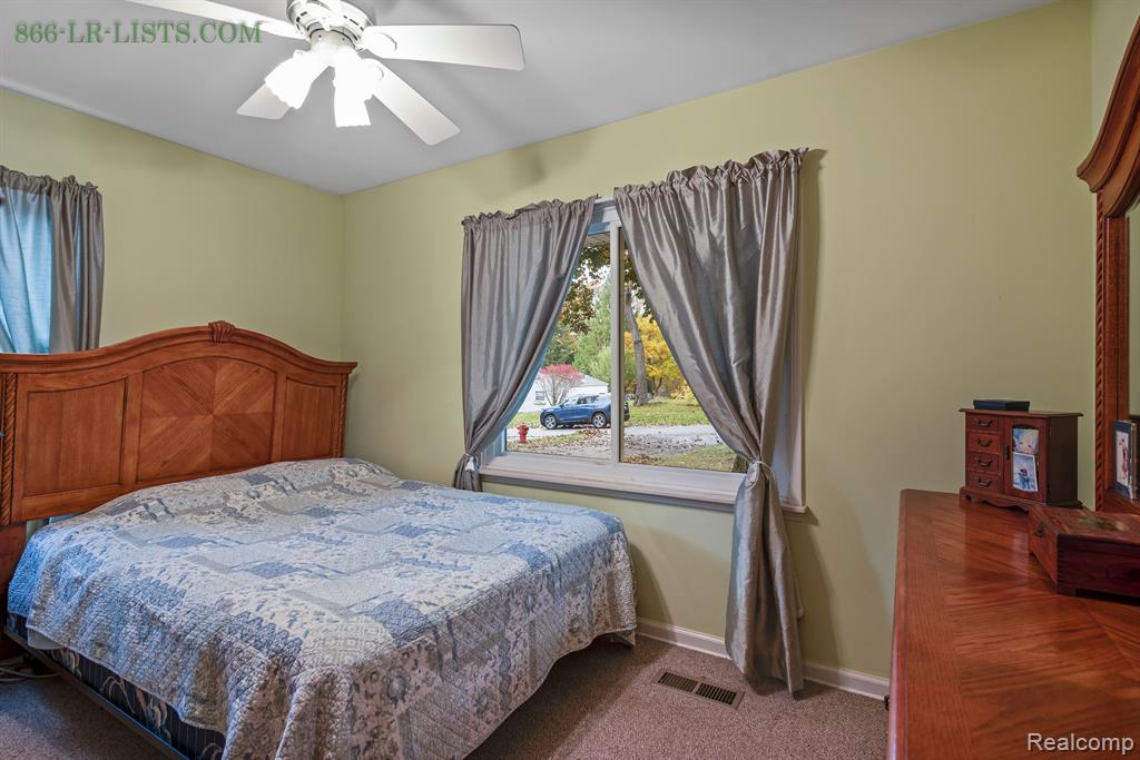 566 BAGLEY Street, Lake Orion, MI 48362 — Photo 10
