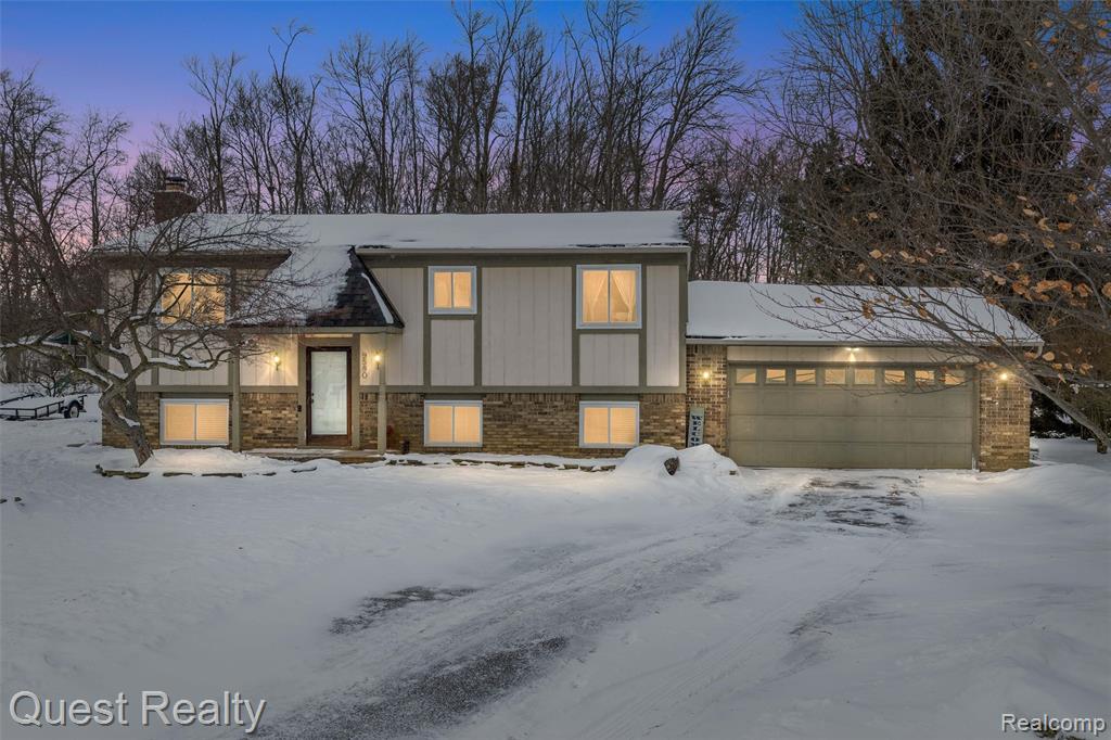 9580 Chaumont Drive, Commerce Twp, MI 48382 — front exterior