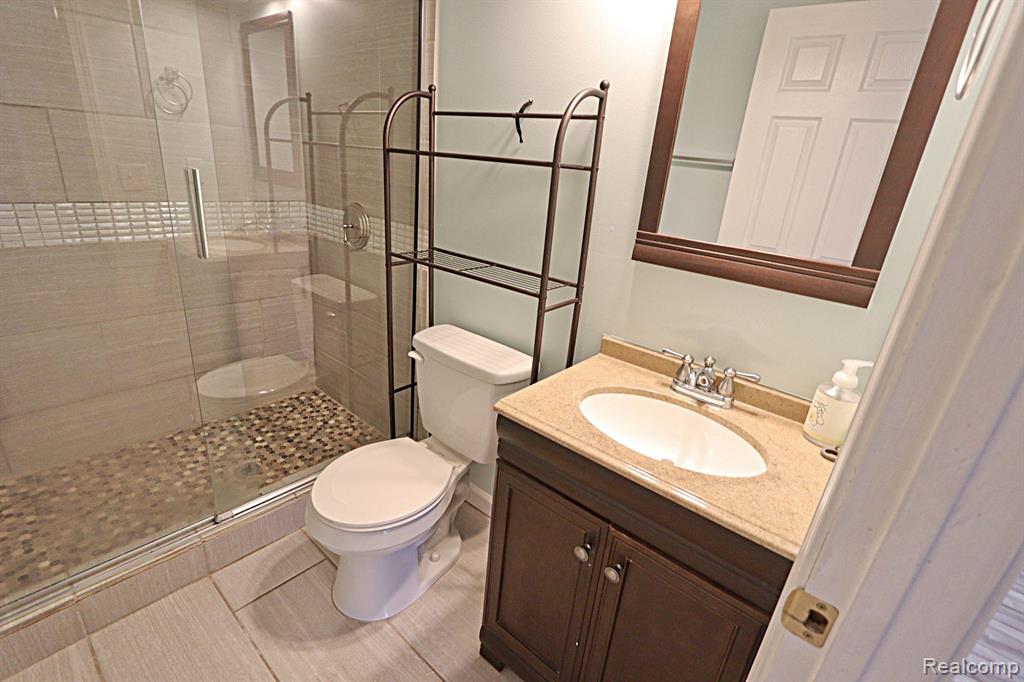 802 E 11 MILE Road, Royal Oak, MI 48067 — Photo 14