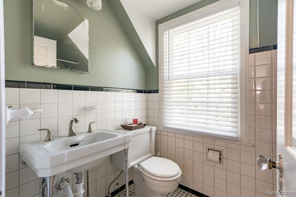 27714 California Drive NE, Lathrup Village, MI 48076 — Photo 19