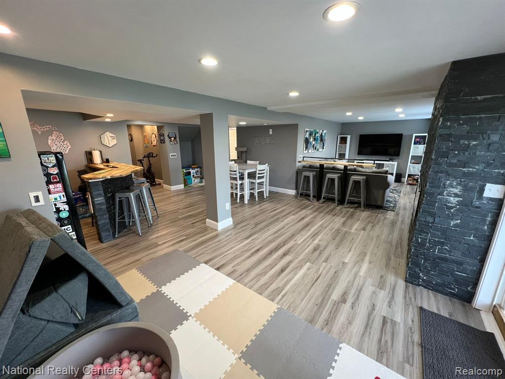 693 DEER PATH Trail, Waterford, MI 48327 — Photo 16