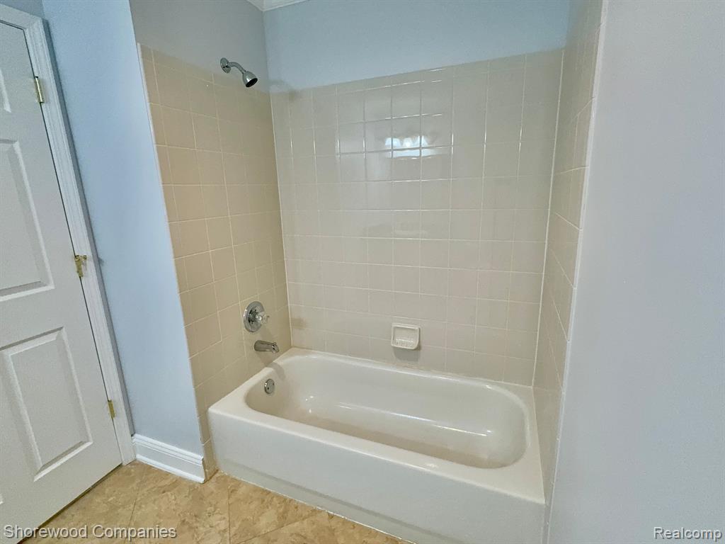 46116 Rhodes Drive, Macomb, MI 48044 — Photo 12