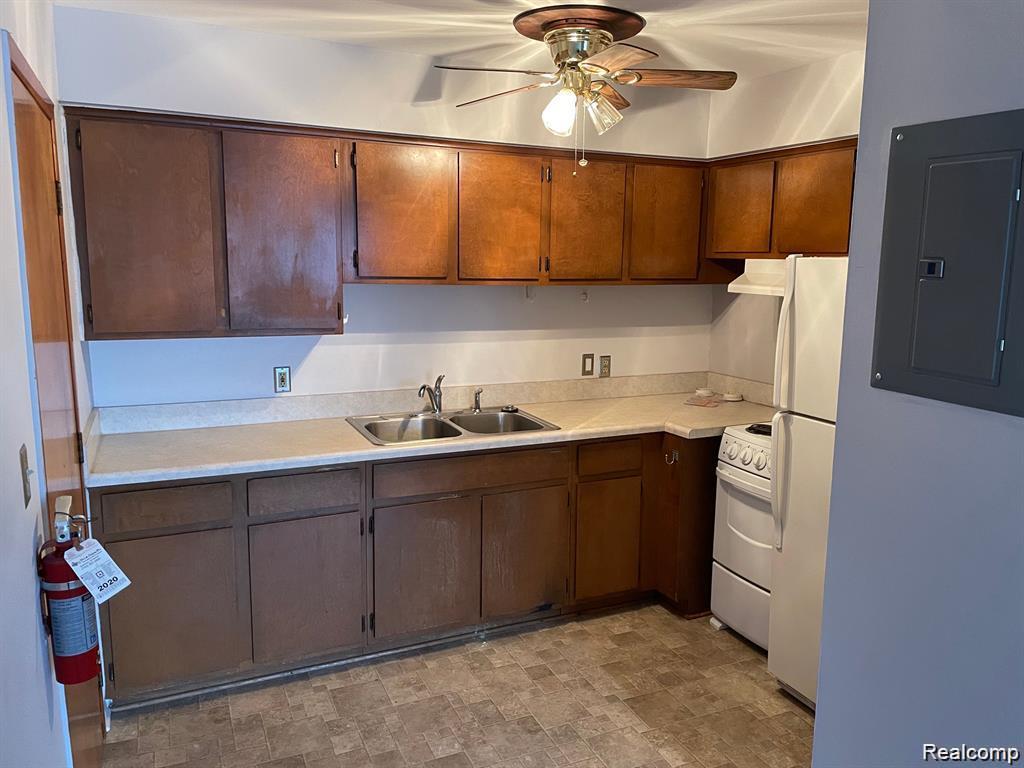 549 Unit 8 Elm Street, Wyandotte, MI 48192 — Photo 5