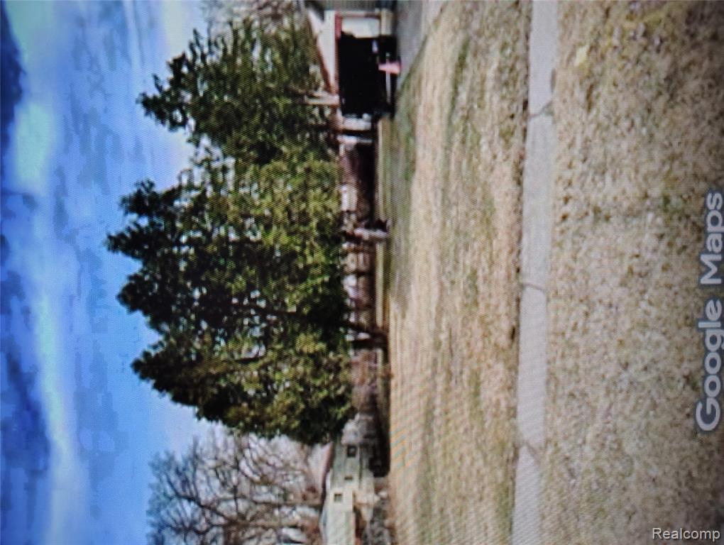 76 W. Bernhard Avenue, Hazel Park, MI 48030 — front exterior