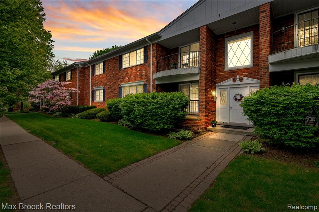 1711 Huntingwood Lane, C, Bloomfield Hills, MI 48304