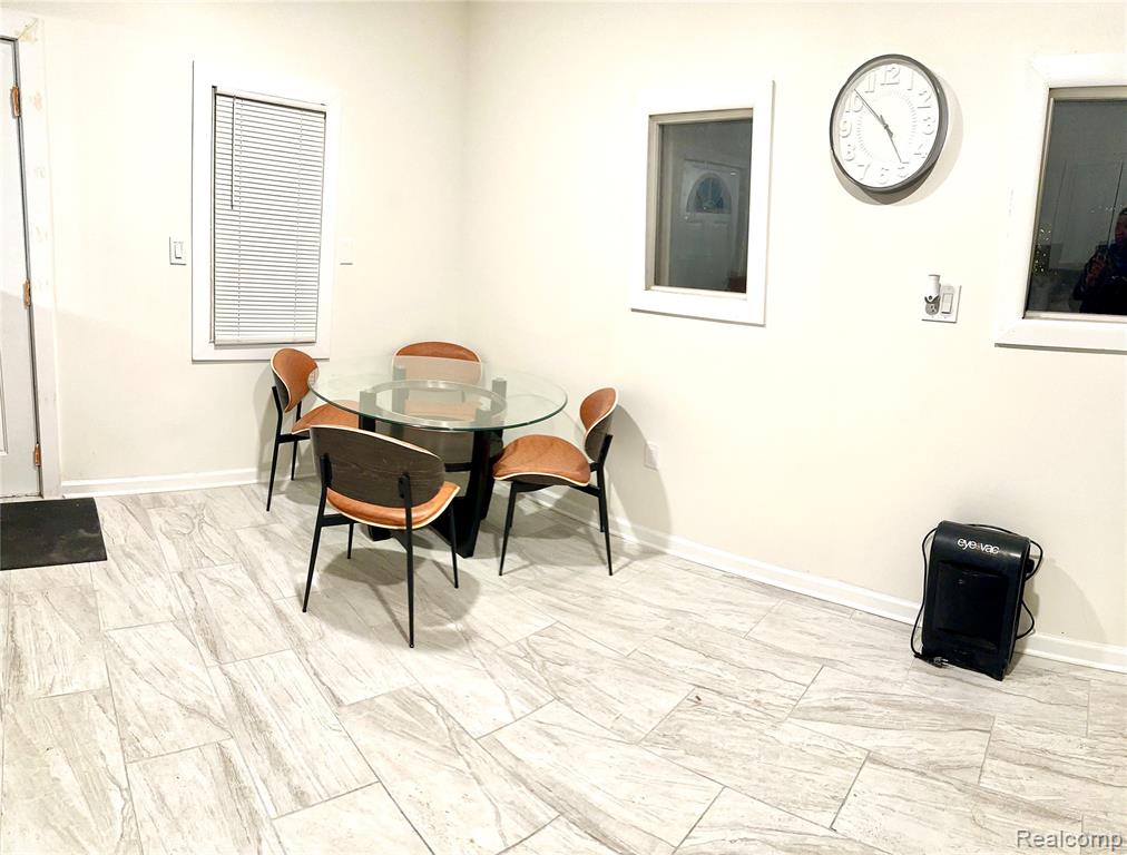 371 Piper Boulevard - Photo 4
