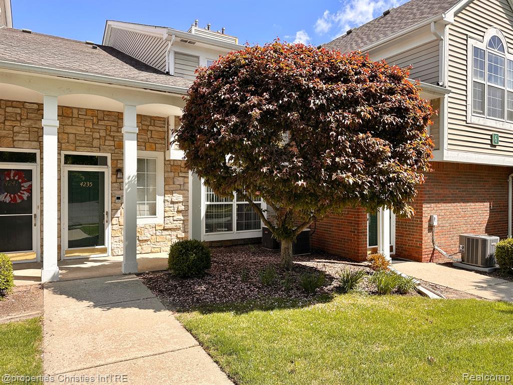 4235 BERKSHIRE Drive, Sterling Heights, MI 48314 — Photo 2