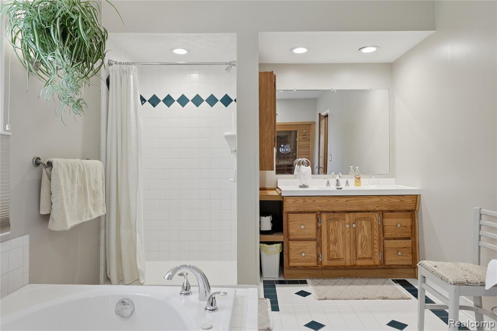 806 S 10th Street, St. Clair, MI 48079 — Photo 24