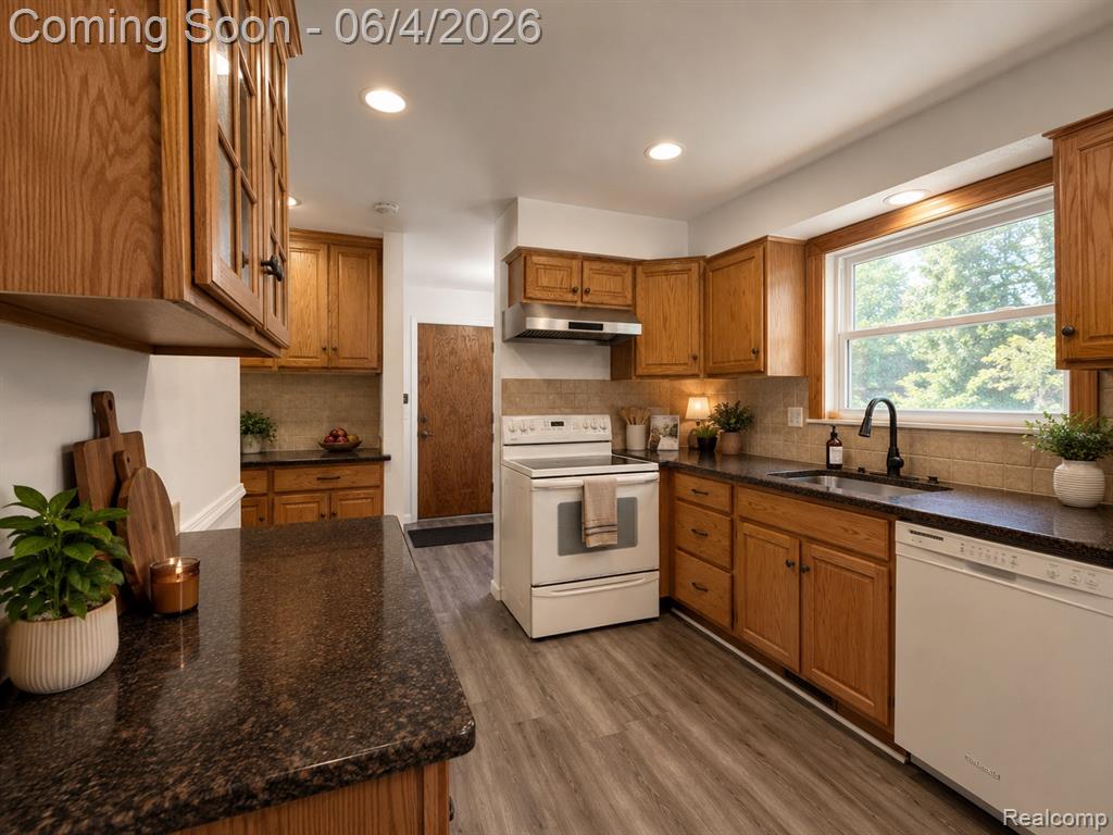 6382 Houghten Drive, Troy, MI 48098 — Photo 10