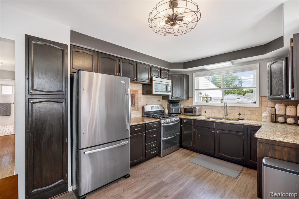 9086 Shannon Drive, Sterling Heights, MI 48314 — Photo 12