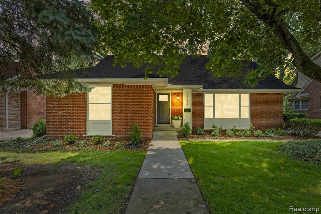 19984 Fairway Drive, Grosse Pointe Woods, MI 48236
