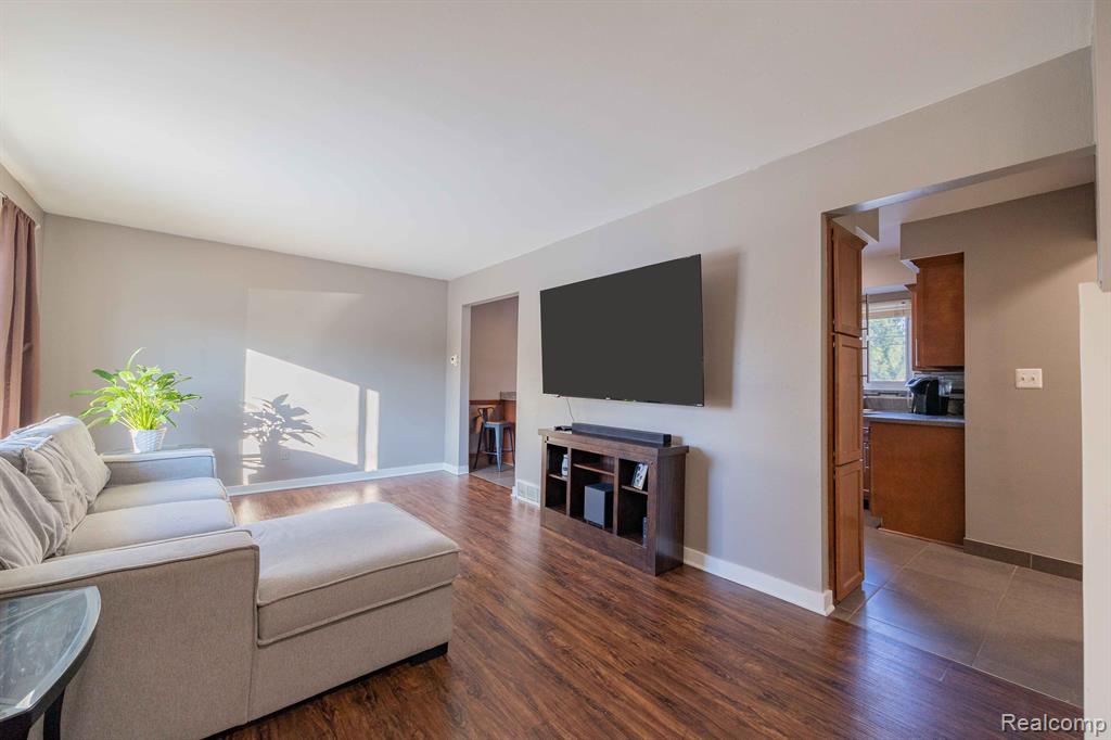 8364 ALTON Street, Canton, MI 48187 — Photo 5