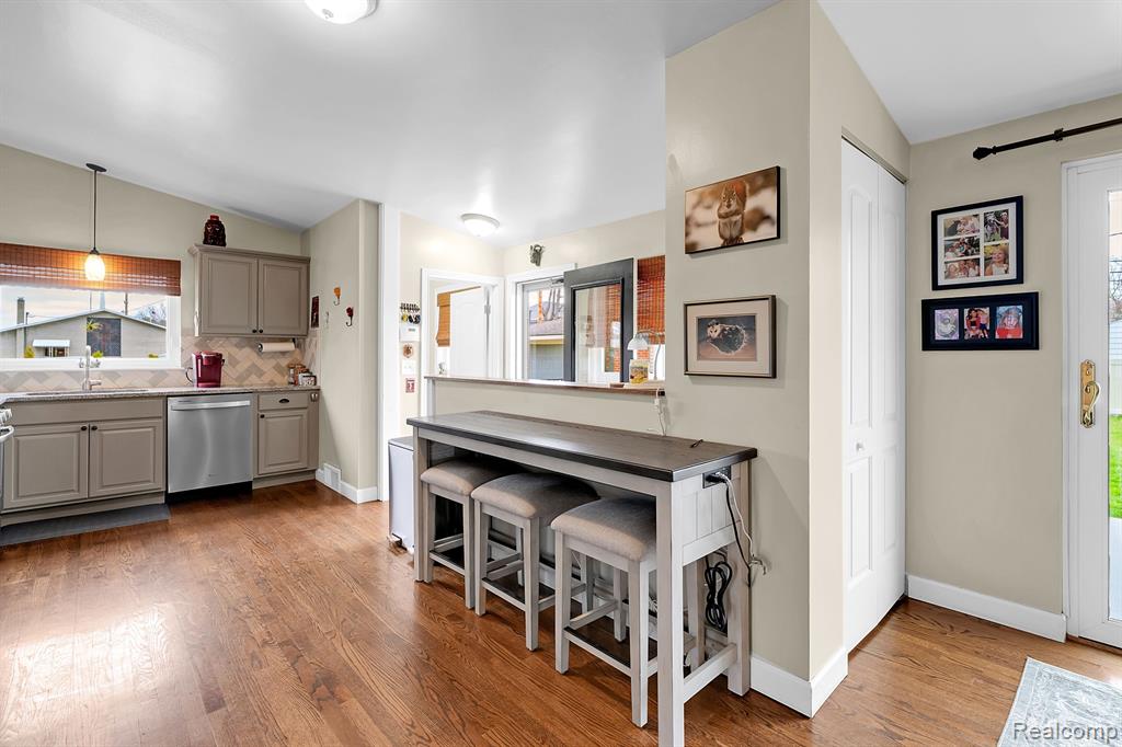 4010 MARK ORR Road, Royal Oak, MI 48073 — Photo 6