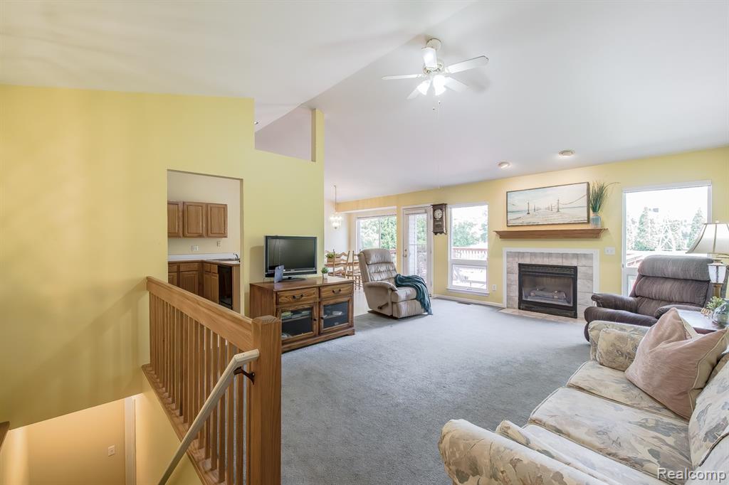 4304 W Pointe Drive, Waterford, MI 48329 — Photo 5