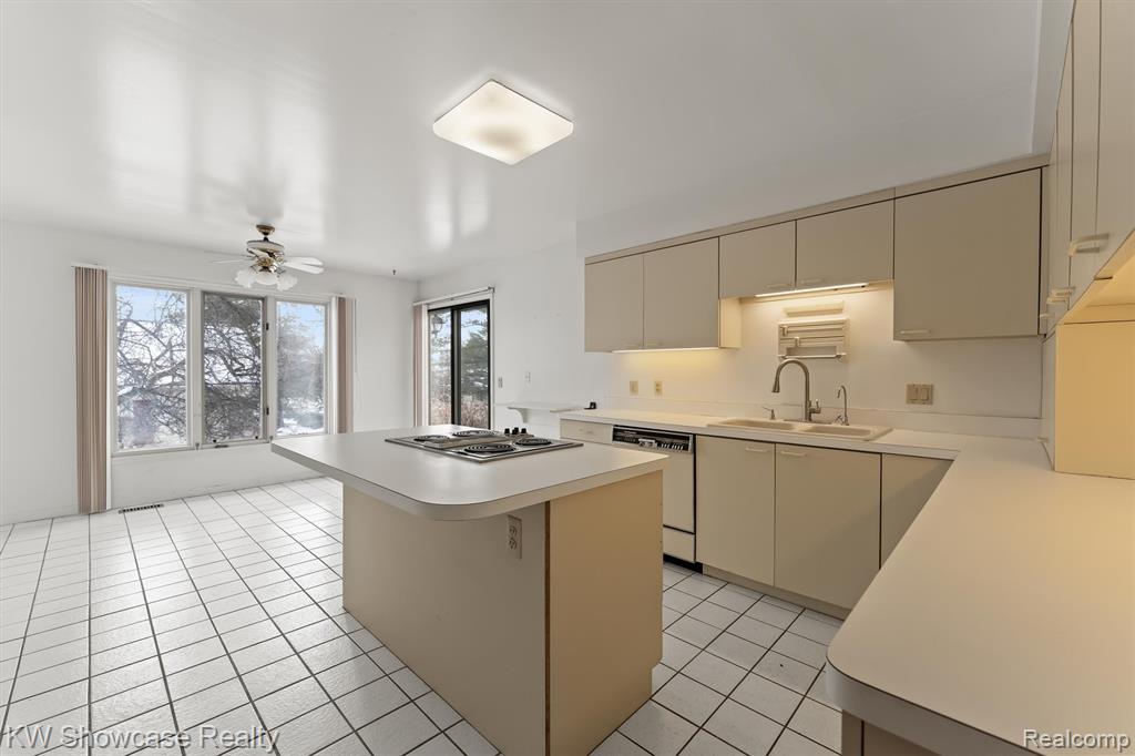 6933 Pebble Park Circle, 83, West Bloomfield, MI — Photo 9
