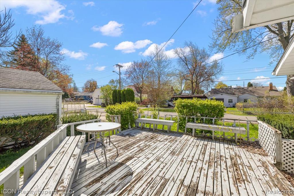 1801 Beechcroft Street, Keego Harbor, MI 48320 — Photo 6