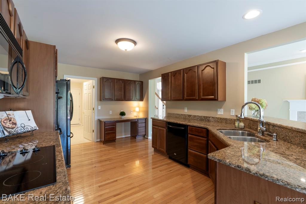 49402 N Glacier, Northville, MI 48168 — Photo 13