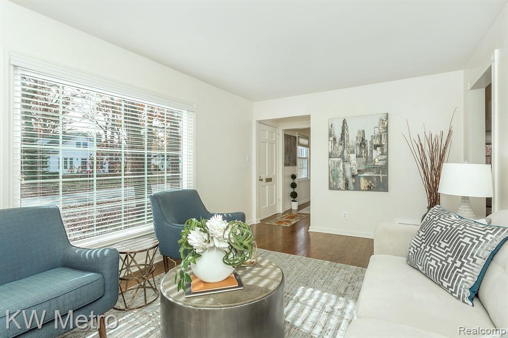 620 CATALPA Drive, Royal Oak, MI 48067 — Photo 3