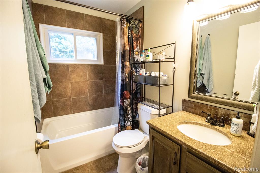 5369 Devon Court, Flint, MI 48532 — Photo 21