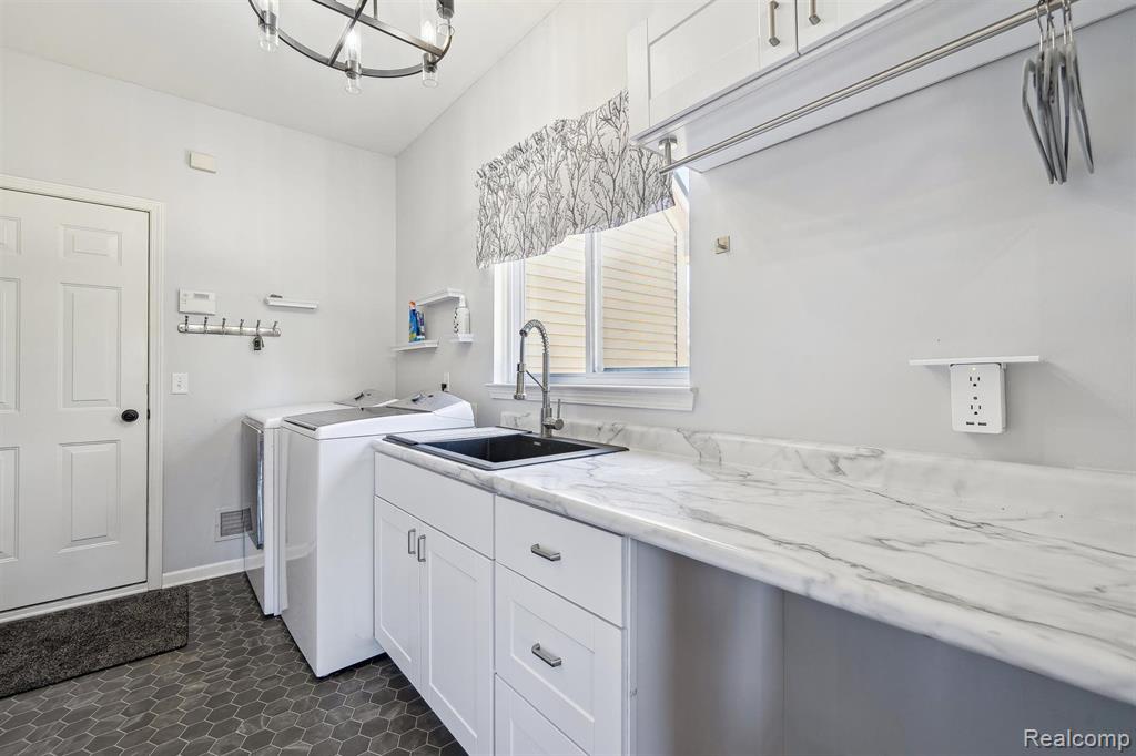 707 BAY POINTE Drive, Oxford, MI 48371 — Photo 38