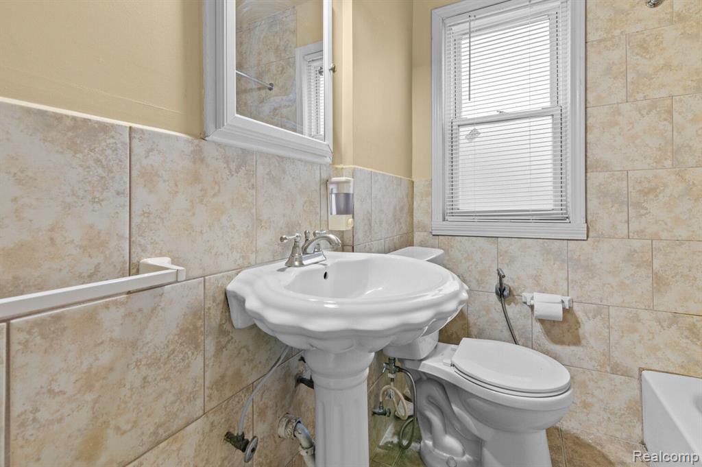 6838 HARTWELL Street, Dearborn, MI 48126 — Photo 15