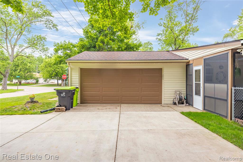 7241 Richardson Road, West Bloomfield, MI 48323 — Photo 31