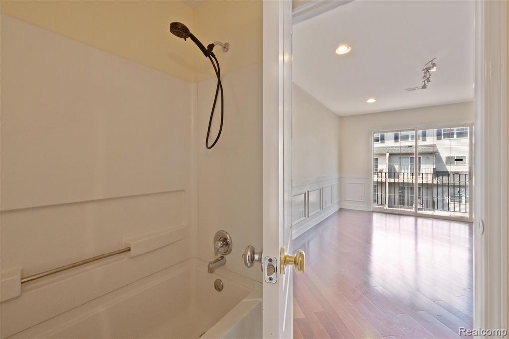 29399 GLEN OAKS Boulevard E, Farmington Hills, MI 48334 — Photo 20