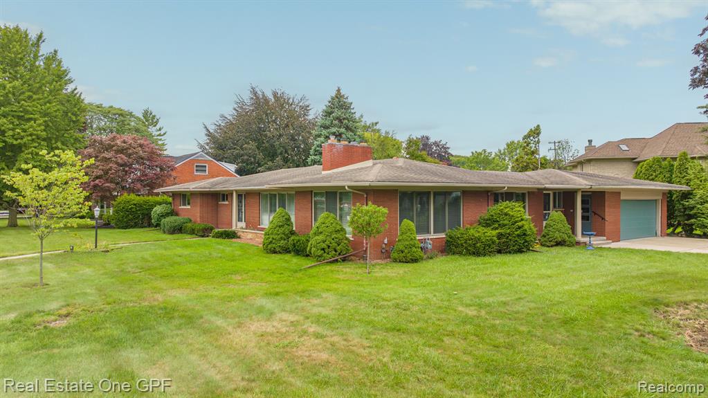 60 MOORLAND Drive, Grosse Pointe Shores, MI 48236 — Photo 3