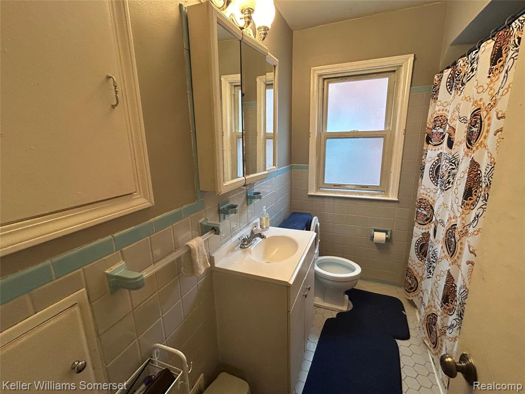 18573 Elkhart Street, Harper Woods, MI 48225 — Photo 25