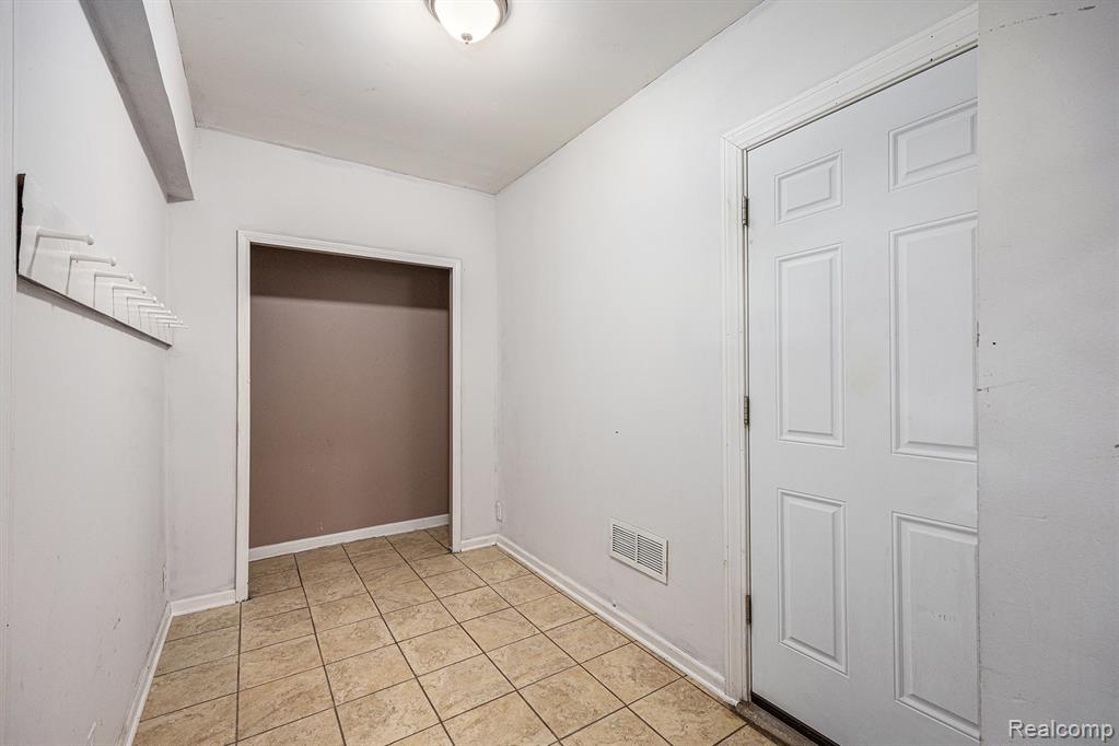 20740 Marter Road, Grosse Pointe Woods, MI 48236 — Photo 12