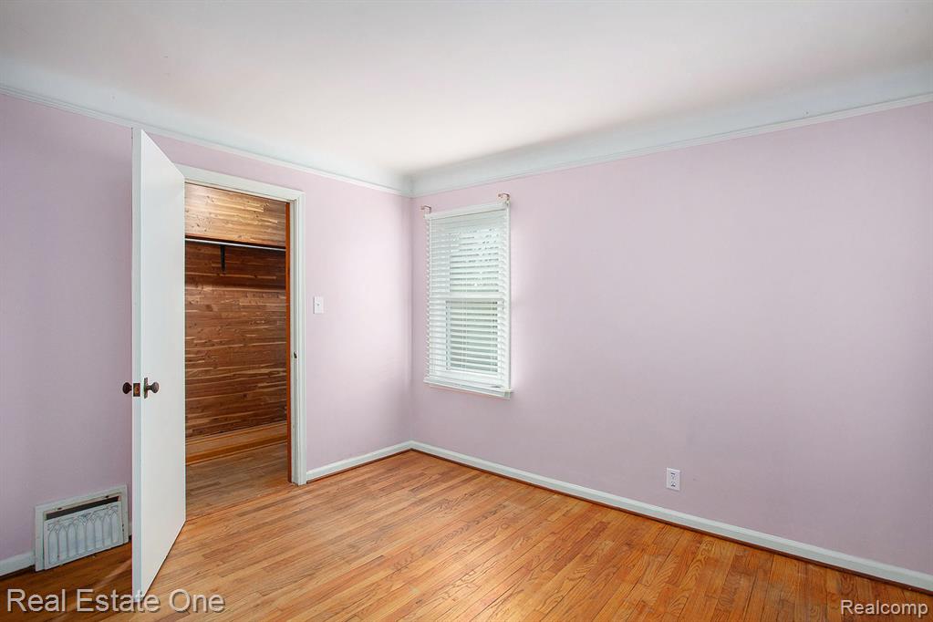 5251 Pontiac Lake Road, Waterford, MI 48327 — Photo 16