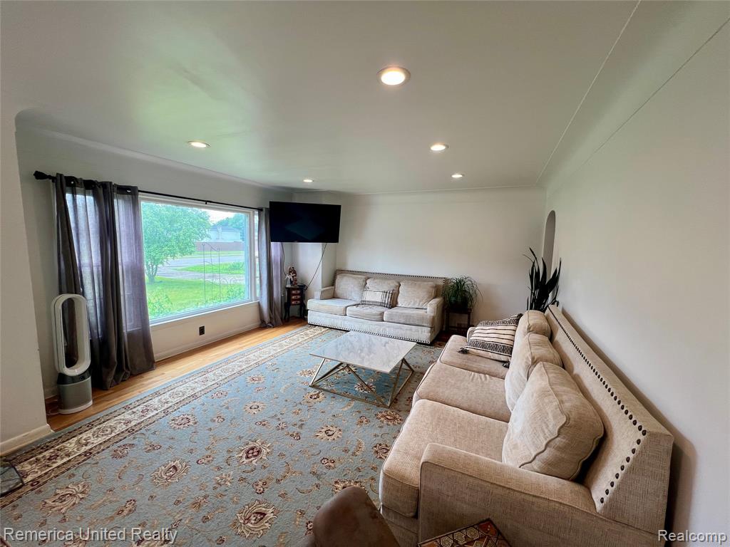 7270 Elizabeth Lake Road, Waterford, MI 48327 — Photo 5