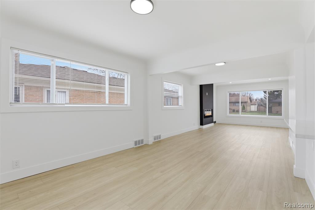15230 Oakwood Drive, Oak Park, MI 48237 — Photo 10