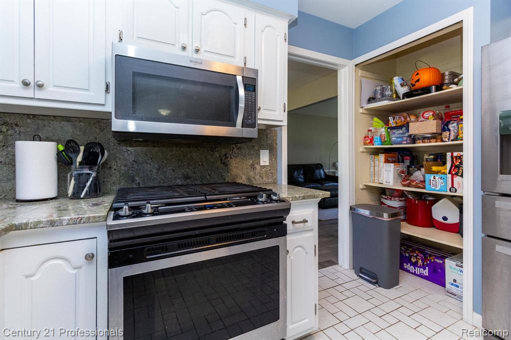9418 Oakmont Drive, Grand Blanc, MI 48439 — Photo 17