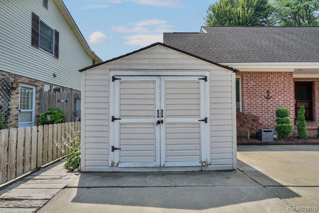 7277 Cardinal Street, Algonac, MI 48001 — Photo 38