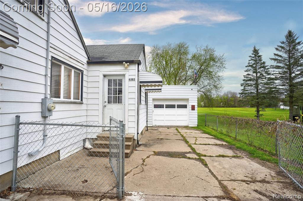 6383 Lapeer Road, Burton, MI 48509 — Photo 24