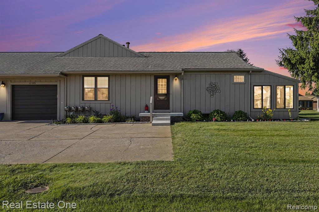 12399 Nantucket Drive, 4, South Lyon, MI 48178