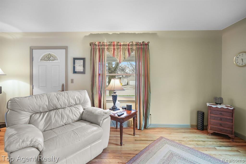7545 CRISSMAN Street, Utica, MI 48317 — Photo 6