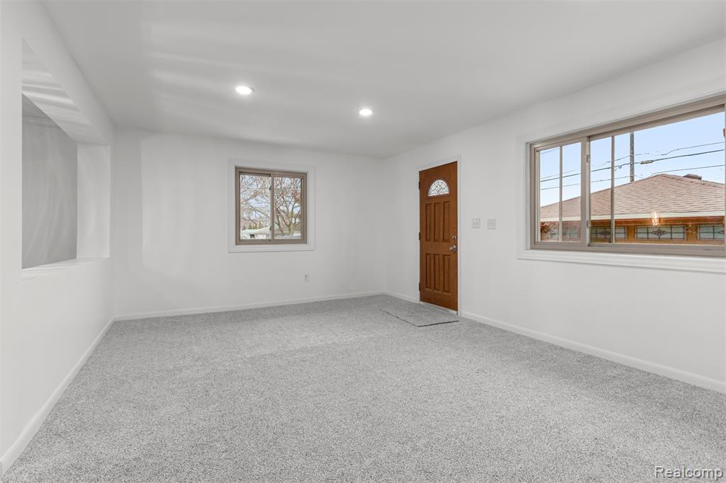 8895 Lenore Ave, Redford, MI 48239 — Photo 14