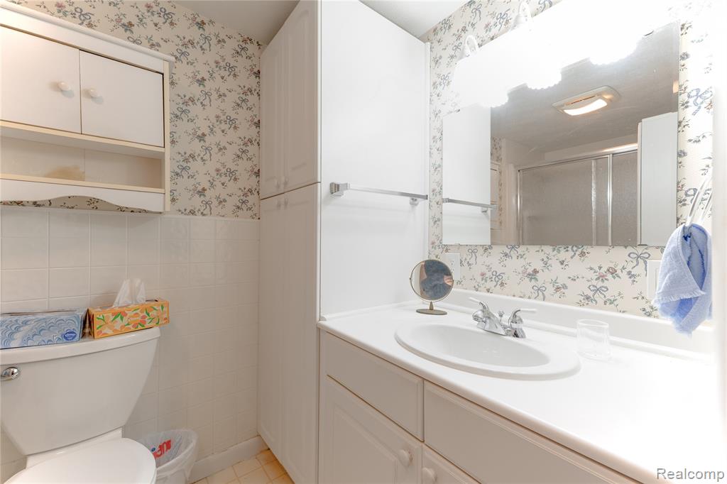 2190 W Maple Avenue, Flint, MI 48507 — Photo 19