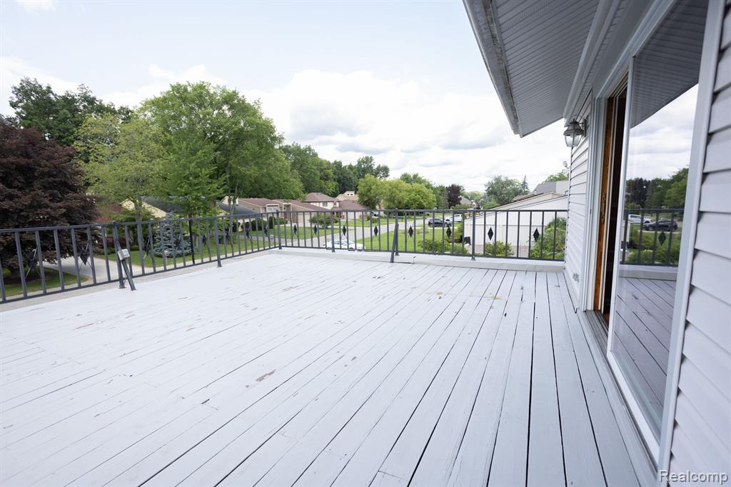 5881 NANEVA, West Bloomfield, MI — Photo 44