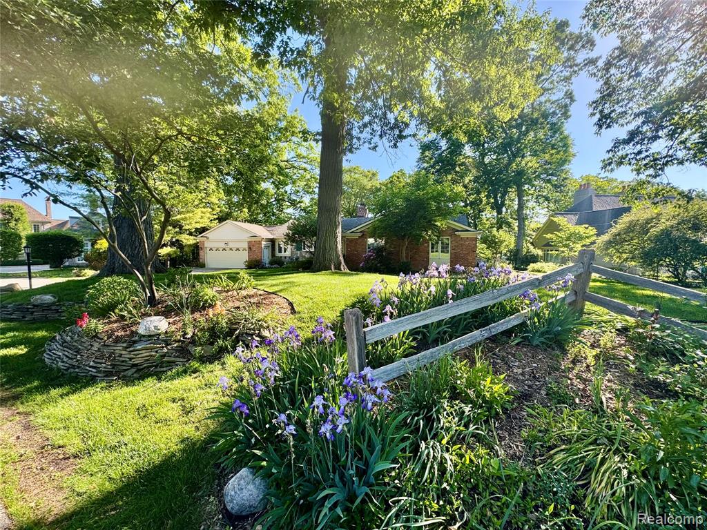 1448 Inwoods Circle, Bloomfield Hills, MI 48302