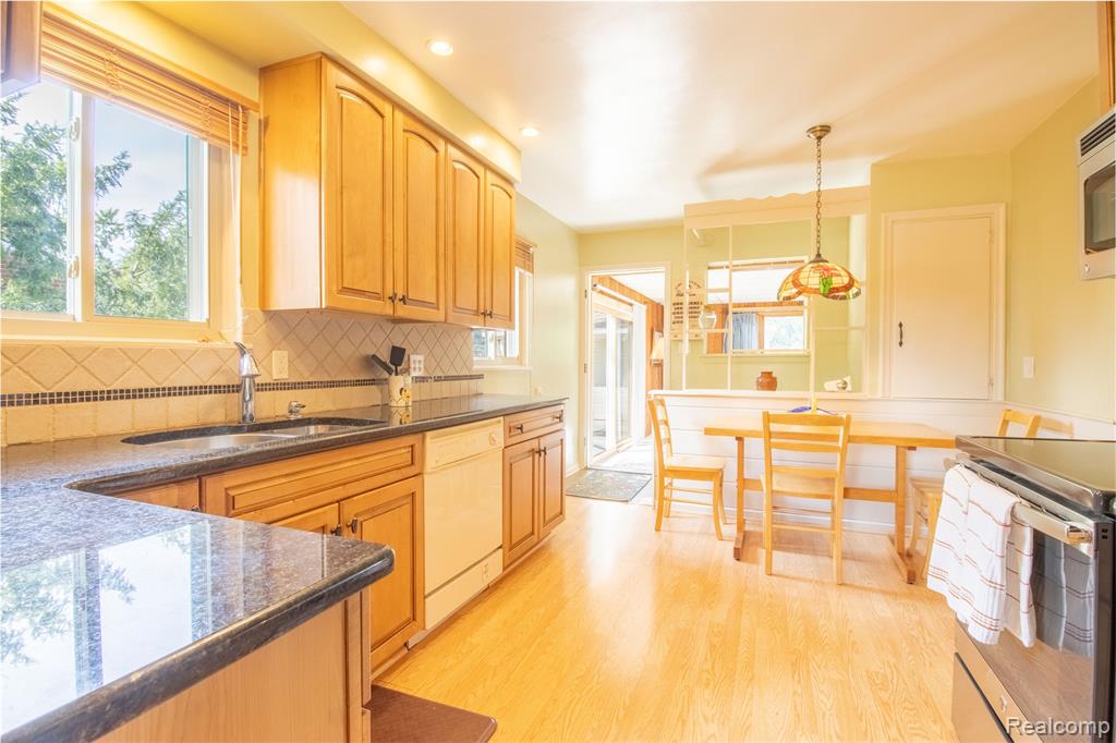 17058 W 13 Mile Road, Beverly Hills, MI 48025 — Photo 19
