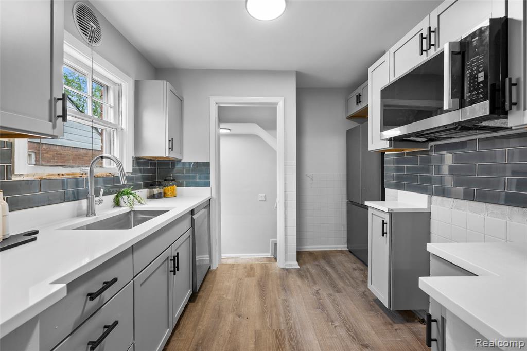 414 Aqua Court, Royal Oak, MI 48073 — Photo 13