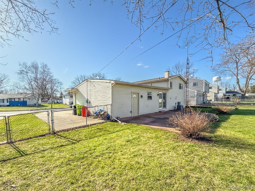 5171 OAKVIEW Drive, Swartz Creek, MI 48473 — Photo 35