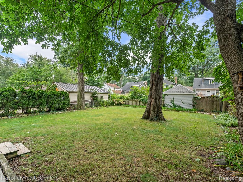 44 DEVONSHIRE Road, Pleasant Ridge, MI — Photo 28