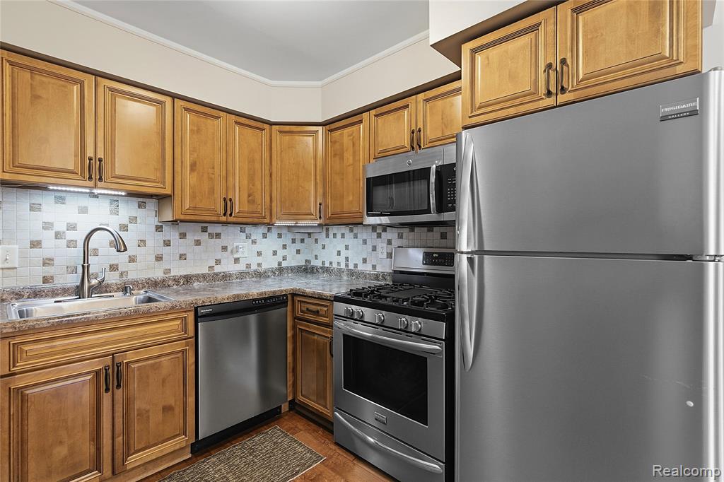 49990 Helfer Blvd, Wixom, MI 48393 — Photo 3